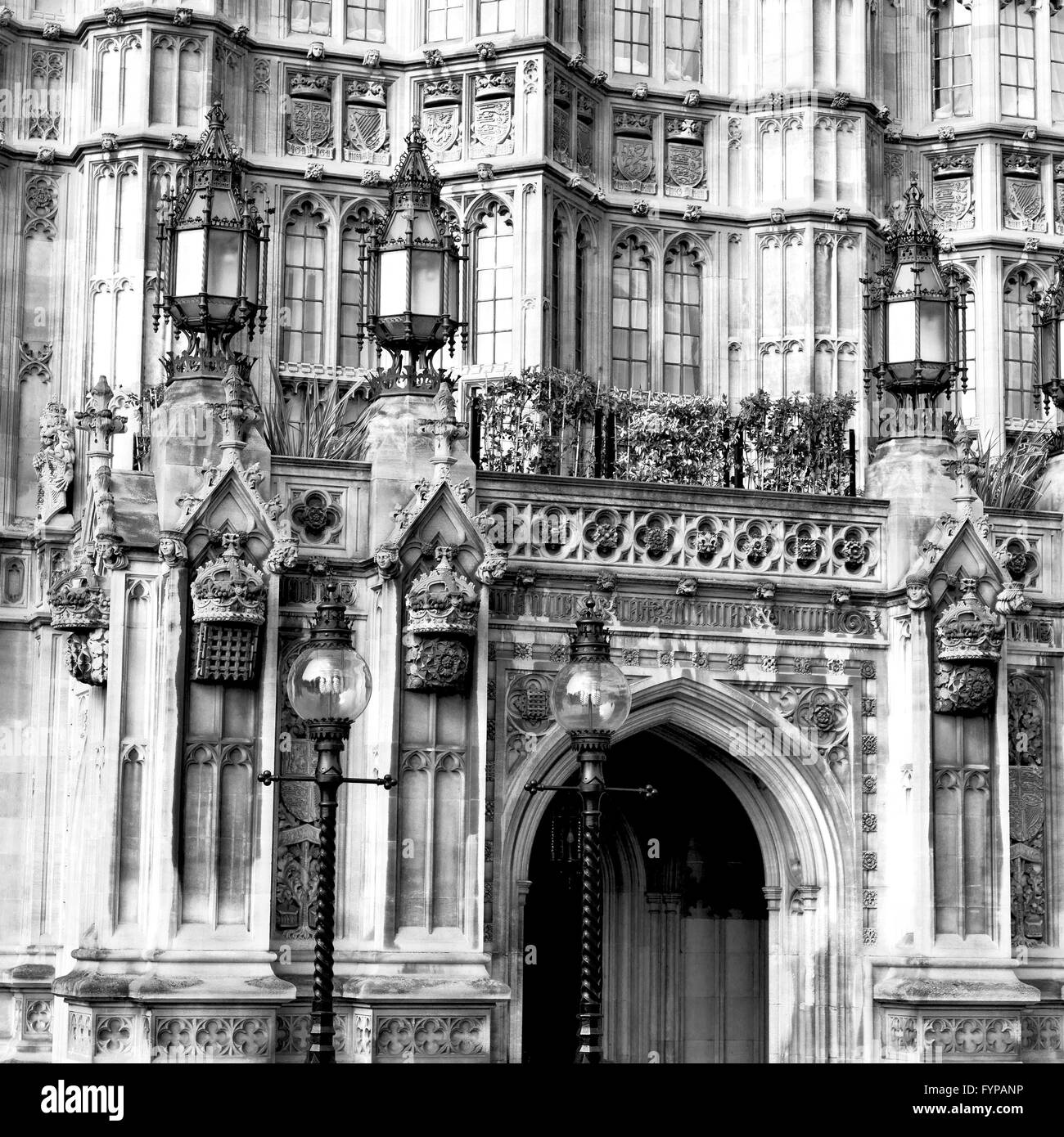 Vecchia a Londra il parlamento storica finestra di vetro struttura e reflex Foto Stock