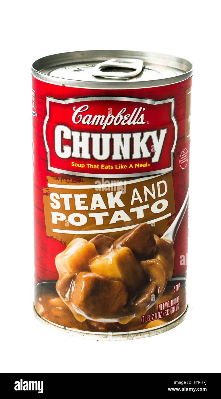 Winneconne, WI - 5 Febbraio 2015: Può di Campbell's Chunky bistecca e la zuppa di patate. Foto Stock