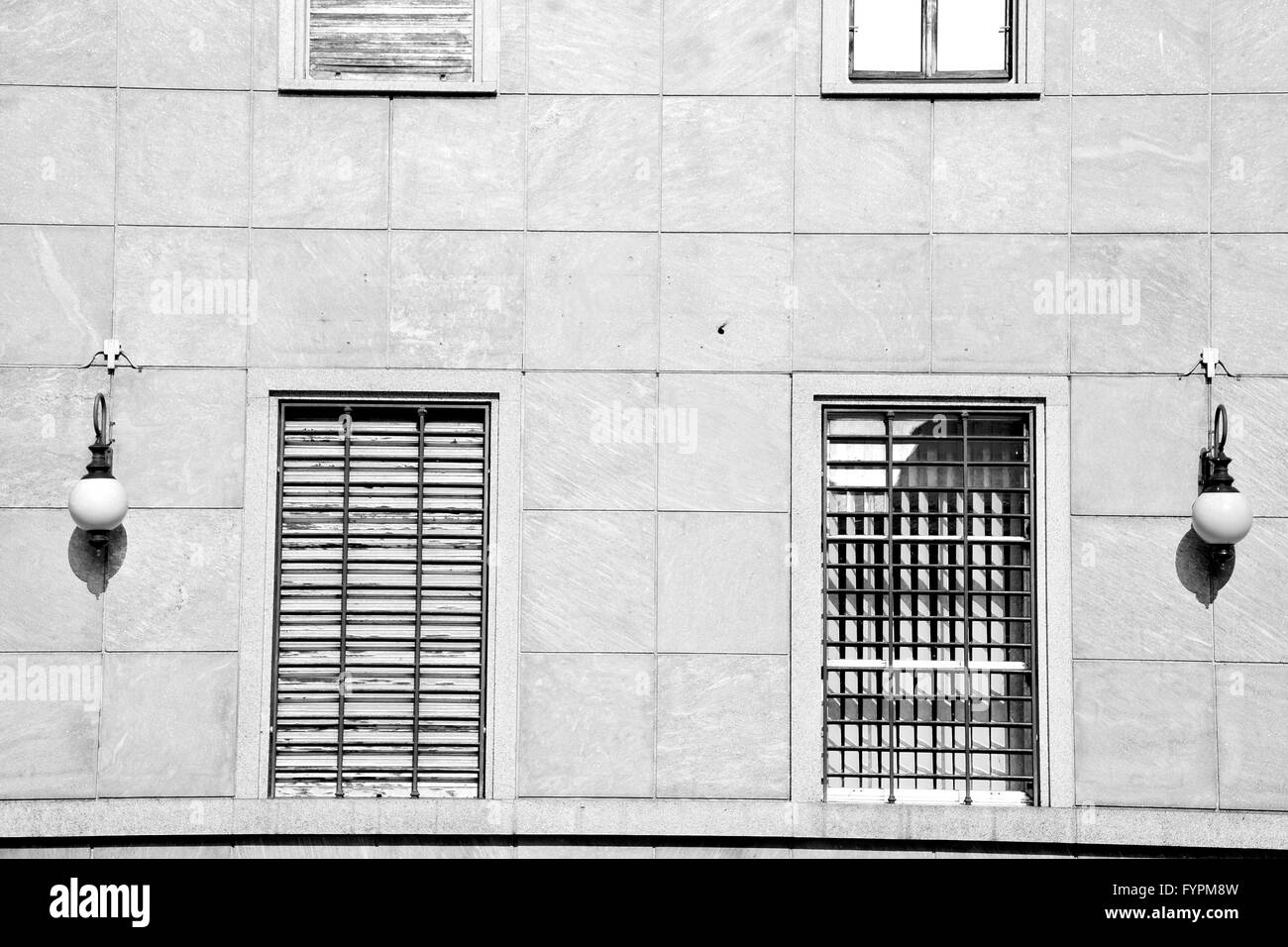 In europa italia milano architettura antica e tenda a veneziana parete Foto Stock