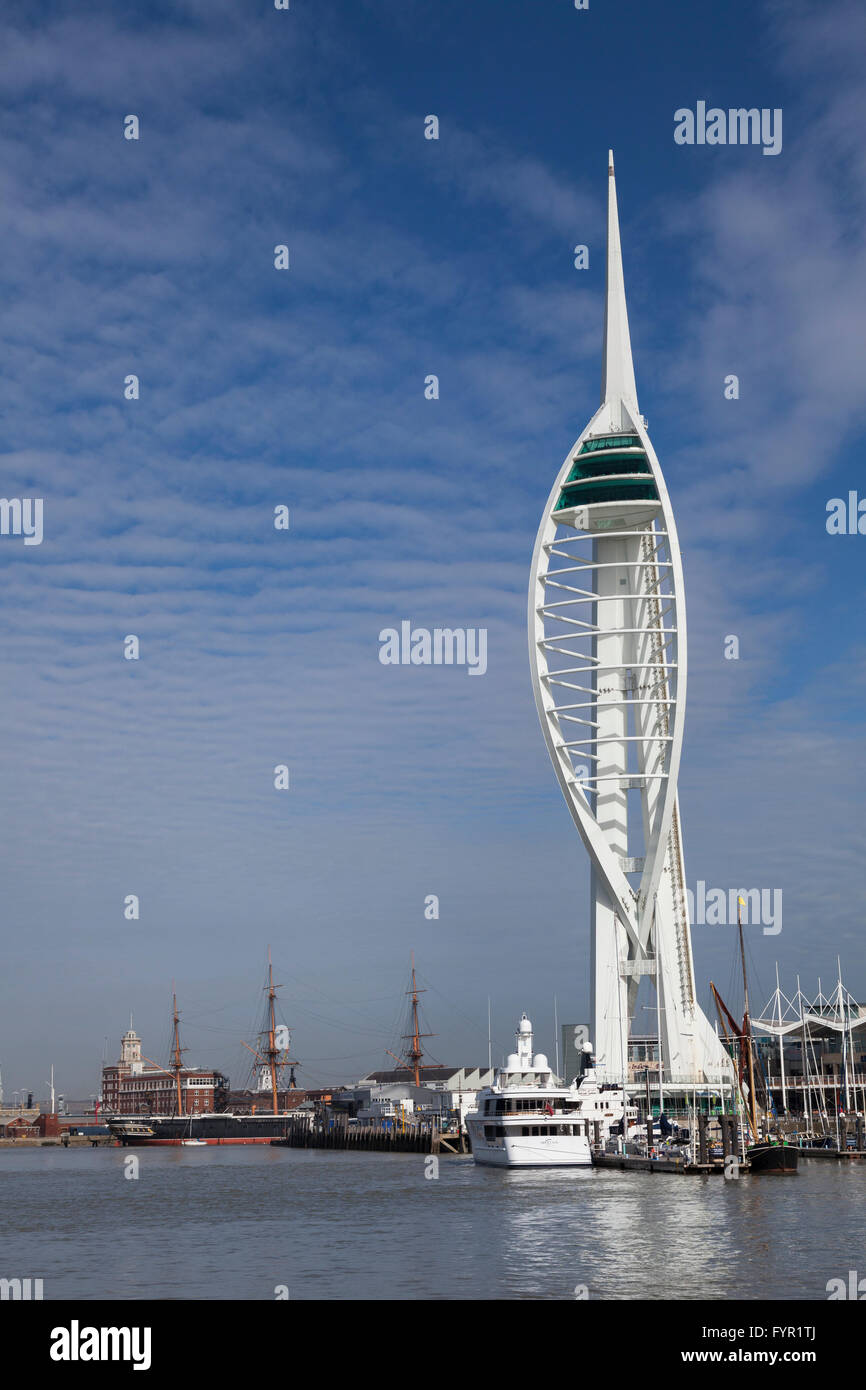 Spinnaker Tower, Portsmouth Porto, Gunwharf Quays, Portsmouth, Hampshire, Inghilterra, Regno Unito Foto Stock
