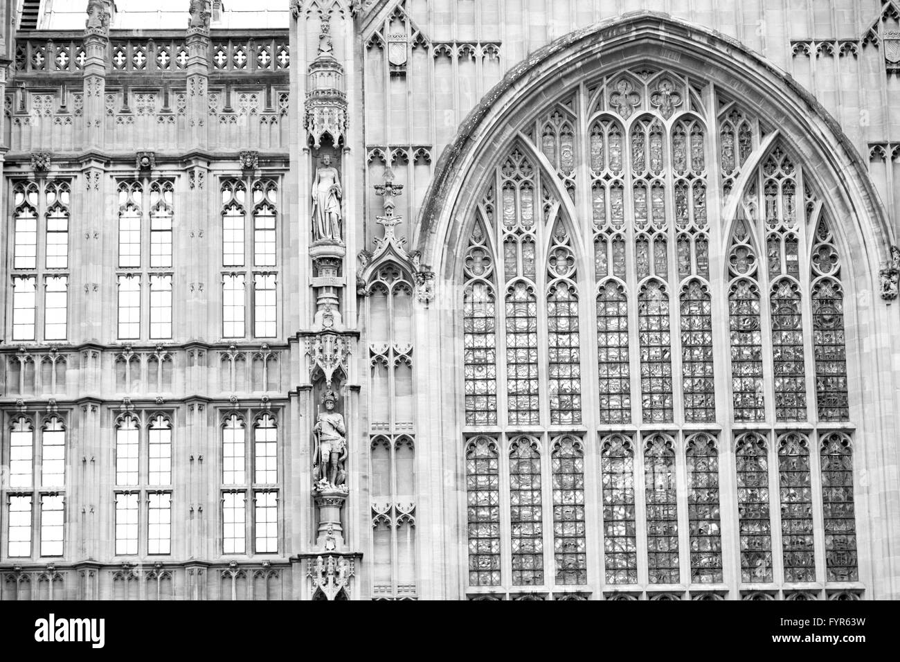 Vecchia a Londra il parlamento storica finestra di vetro struttura e reflex Foto Stock