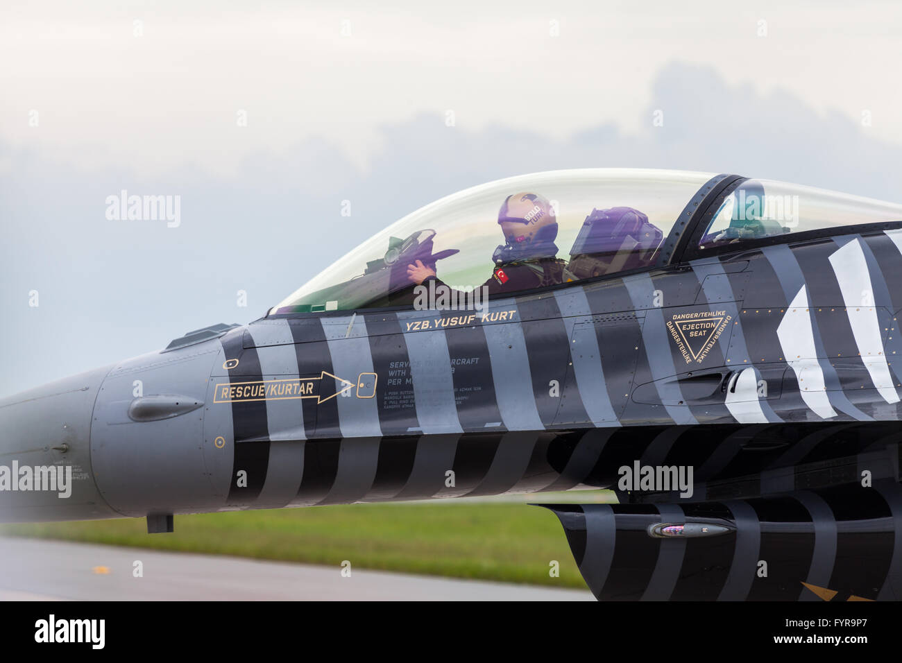 Berlino / GERMANIA - Maggio 2014: turco F-16 Air Force soloturk ' ' su ILA ( Internationale Luft- und Raumfahrtausstellung) Ber Foto Stock