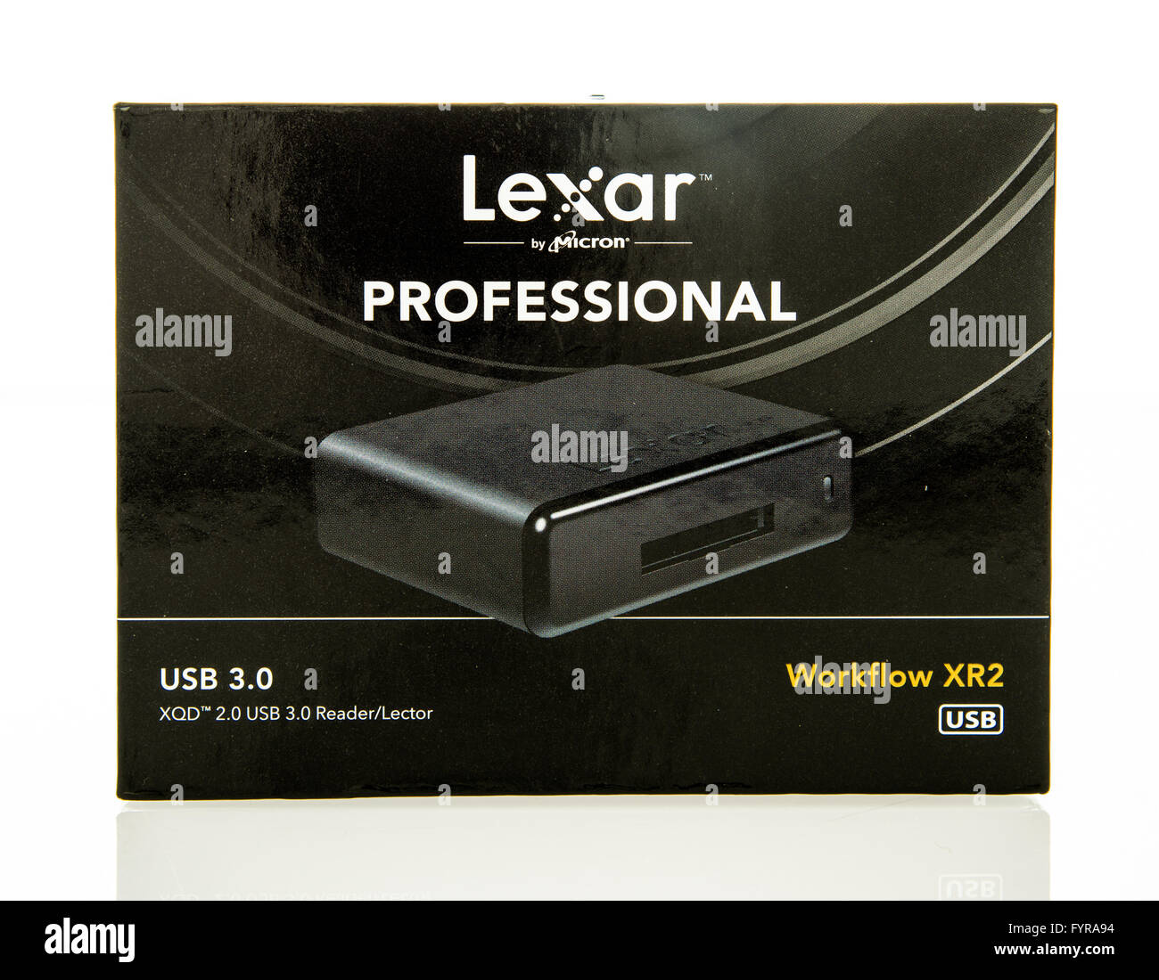 Winneconne, WI - 3 DIC 2015: Lexar flusso di lavoro XR2 XQD card reader professional series. Foto Stock