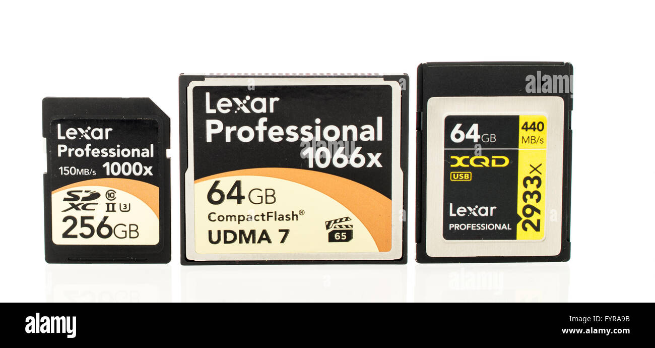 Winneconne, WI - 3 DIC 2015: Lexar Professional Series Schede di memoria con SDXC, CompactFlash e XQD. Foto Stock