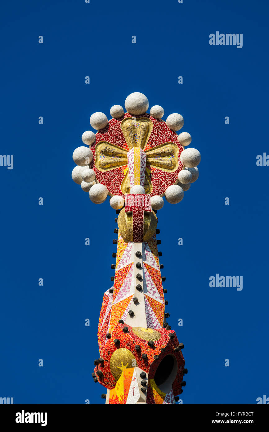 Pinnacle di una delle torri della chiesa della Sagrada Familia di Barcellona, in Catalogna, Spagna Foto Stock