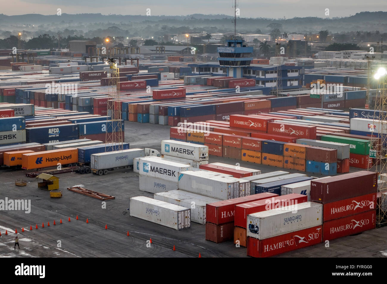 Dockside in Santo Tomas de Castillia contenitore porta il Guatemala è il porto più trafficato in America centrale che impiega oltre 2.100 persone Foto Stock