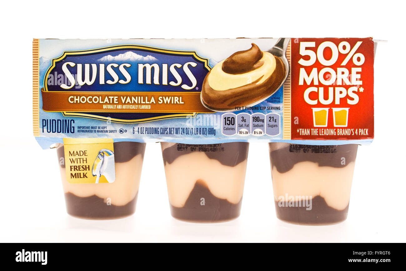 Winneconni, WI - 23 Giugno 2015: Pacchetto di Swiss Miss pudding al cioccolato vaniglia Aroma Swirl. Foto Stock