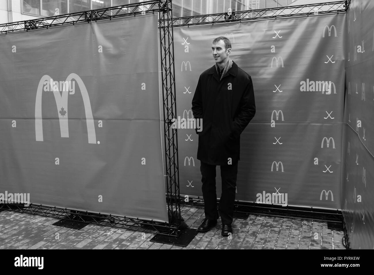 Boston Bruins capitano Zdeno Chara durante un McDonalds girare video in Montreal, Que. Febbraio 7, 2016. La stampa canadese immagini/Lee B Foto Stock