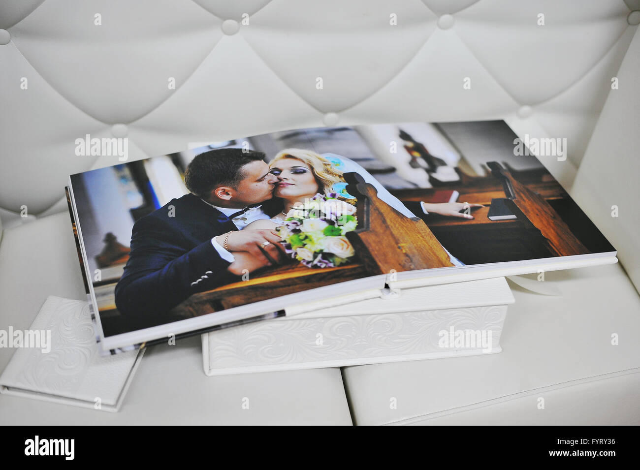 In pelle bianca wedding photo album libro Foto Stock