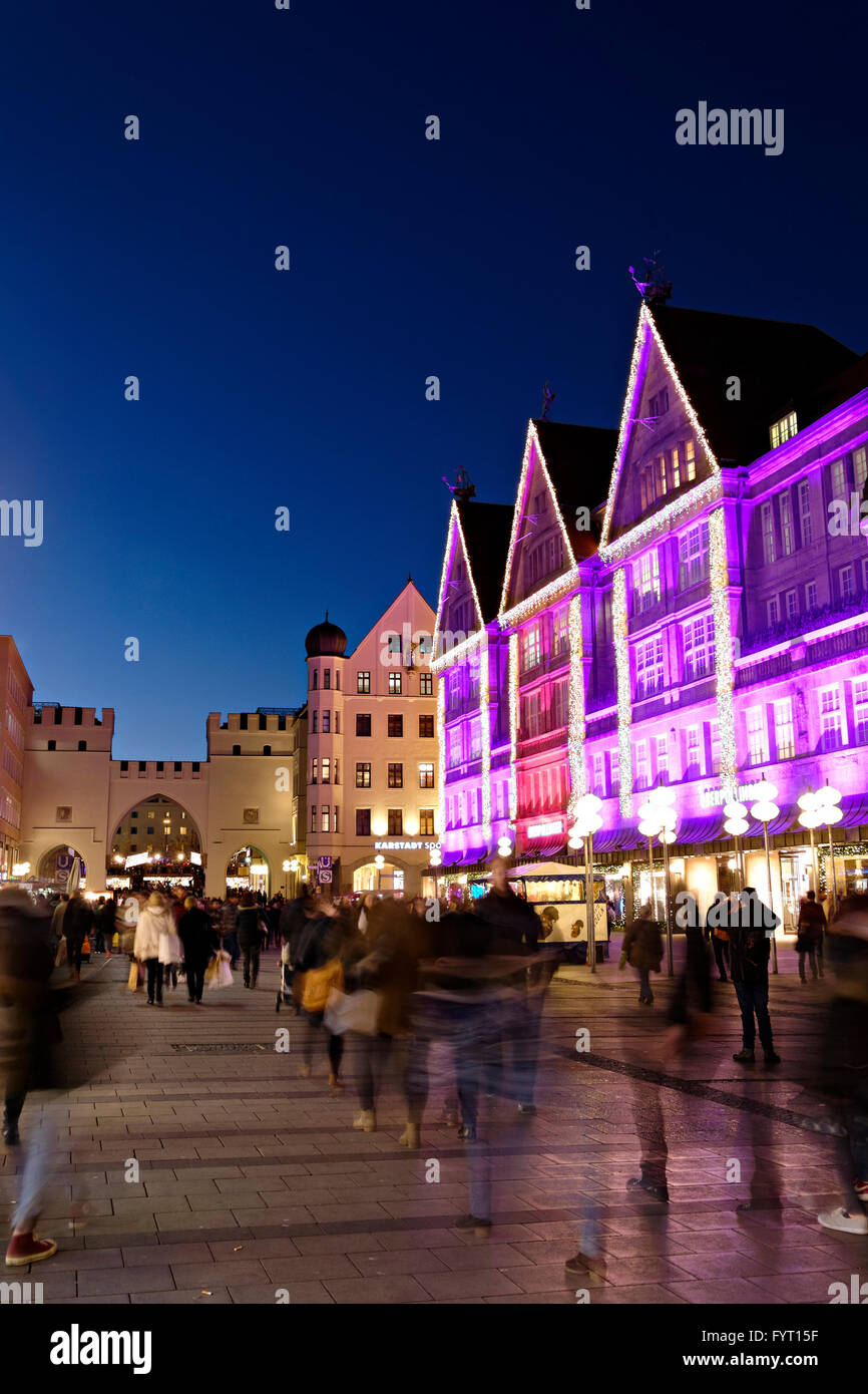 Strada di Natale decorazioni, Oberpollinger edificio, Neuhauser strasse, Monaco di Baviera, Baviera, Germania, Europa. Foto Stock