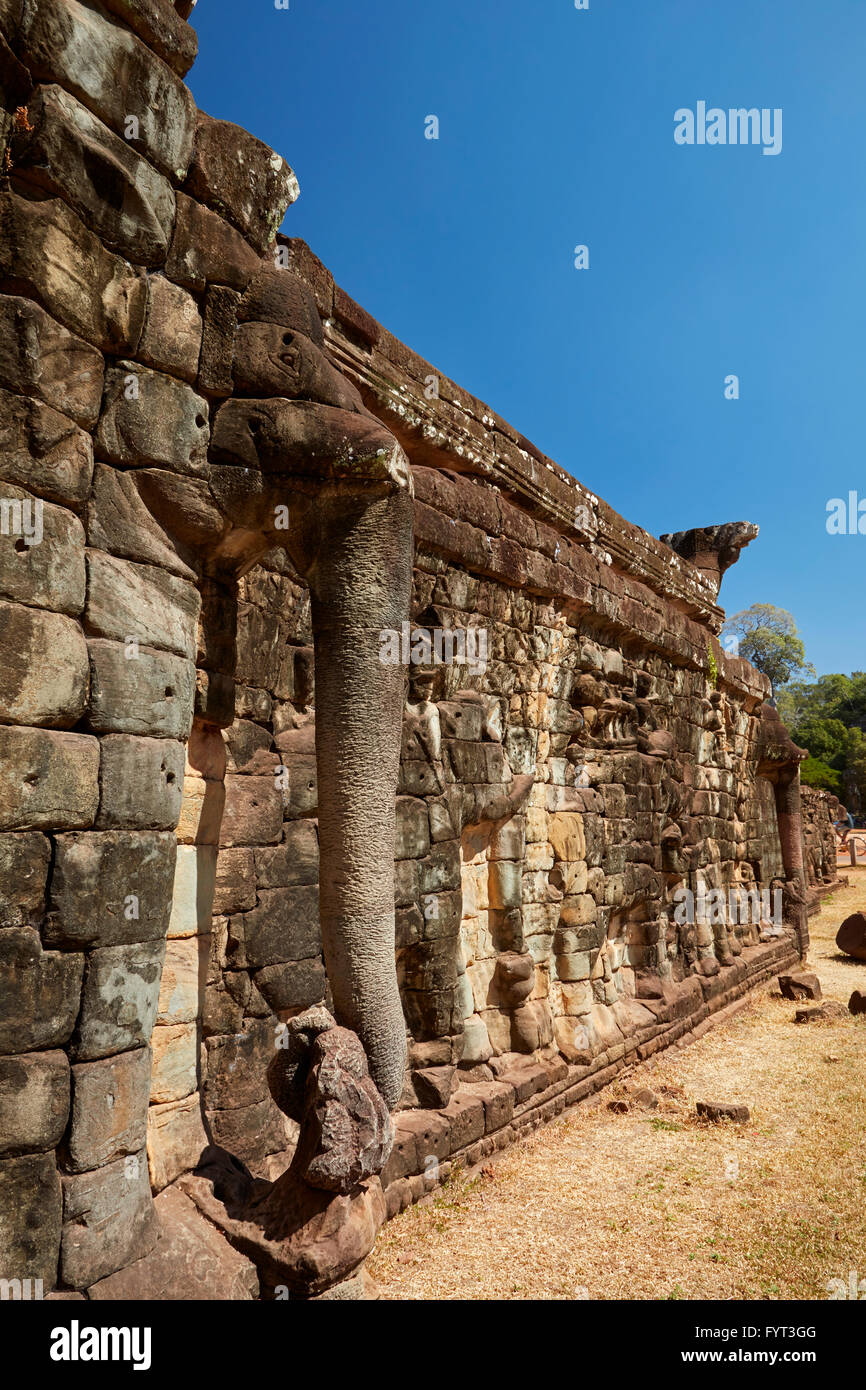 La terrazza degli elefanti, Angkor Thom (XII secolo complesso tempio), Angkor Sito Patrimonio Mondiale, Siem Reap, Cambogia Foto Stock