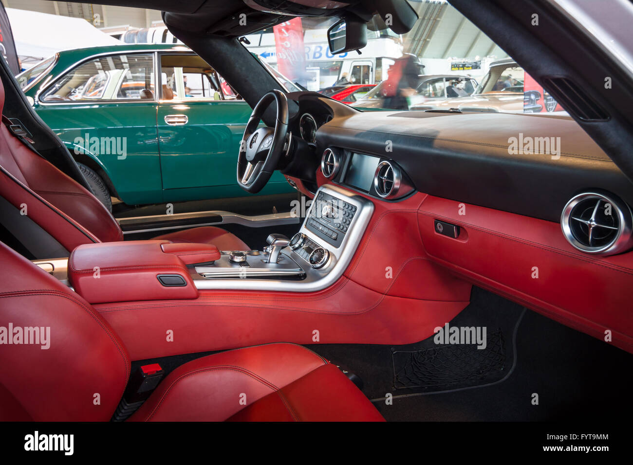 Cabina della supercar Mercedes SLS AMG 6,3 Coupe, 2010. Foto Stock