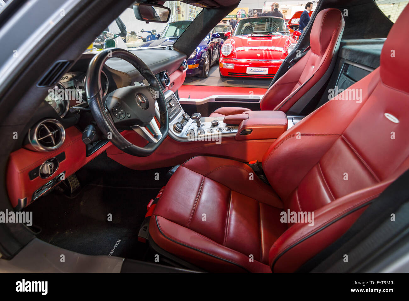 Cabina della supercar Mercedes SLS AMG 6,3 Coupe, 2010. Foto Stock