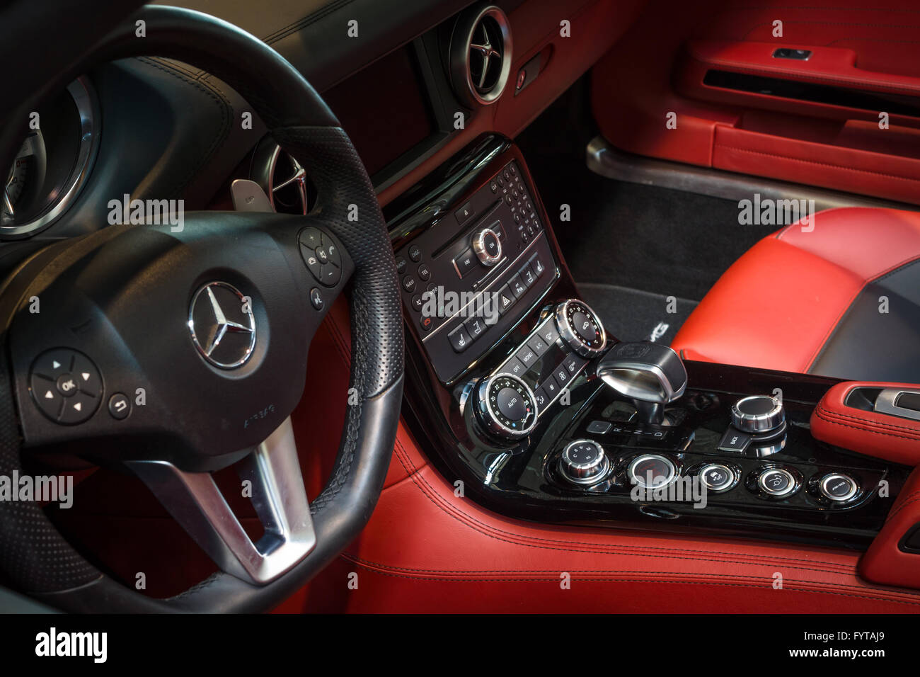 Cabina della supercar Mercedes SLS AMG (R197), 2012. Foto Stock