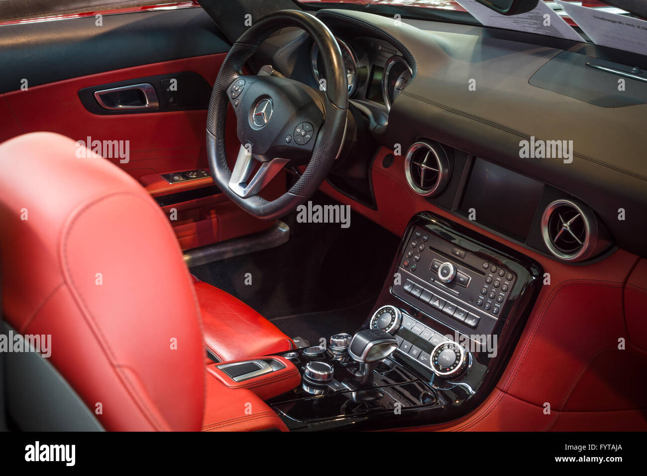 Cabina della supercar Mercedes SLS AMG (R197), 2012. Foto Stock