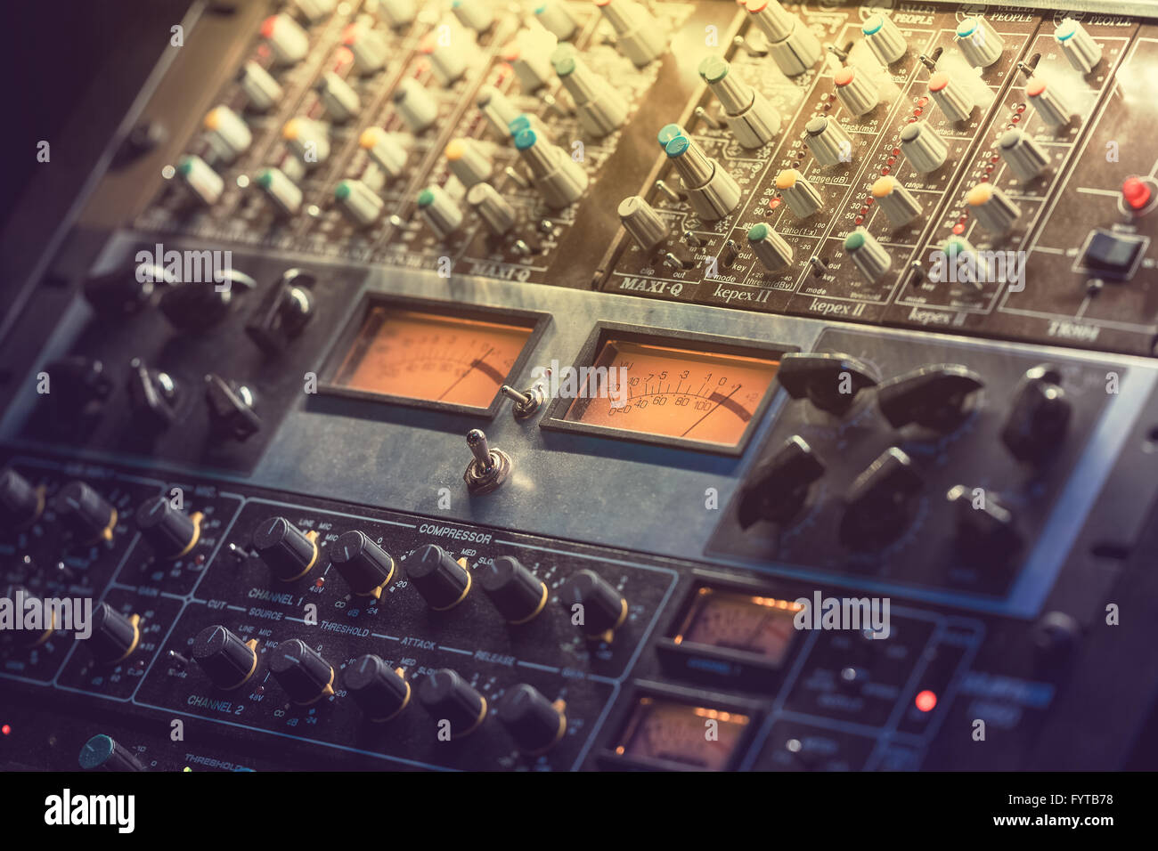 Equipaggiamento di registrazione audio. Music mixer controlla Foto Stock