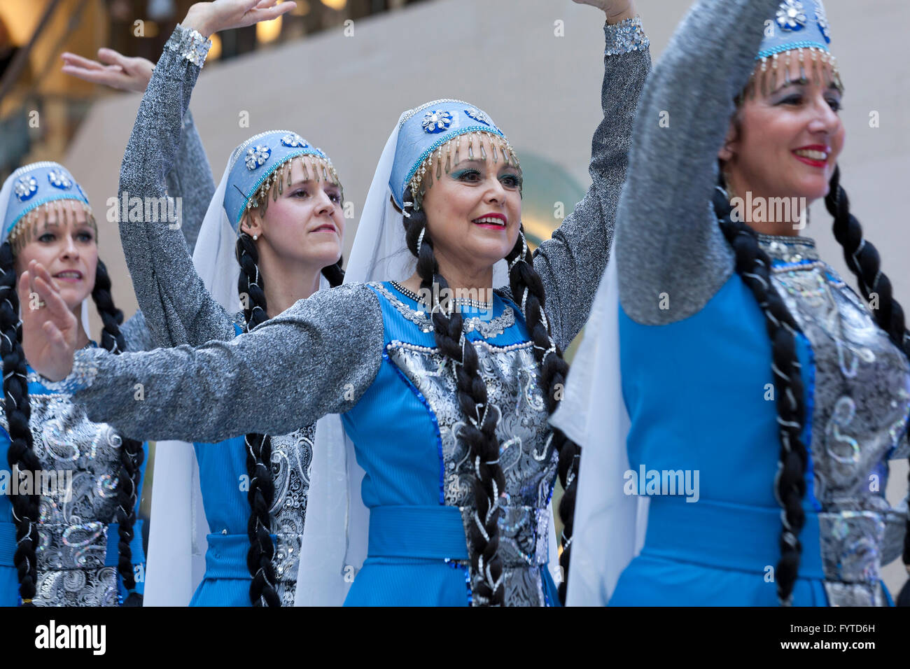 Tradizionale rumena ballerini folk - USA Foto Stock