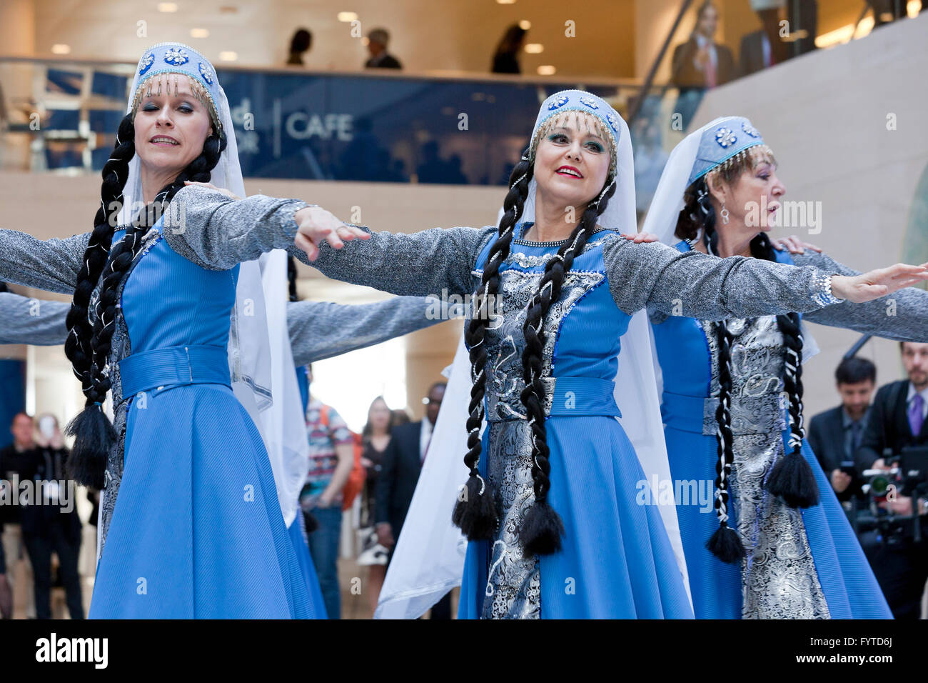 Tradizionale rumena ballerini folk - USA Foto Stock