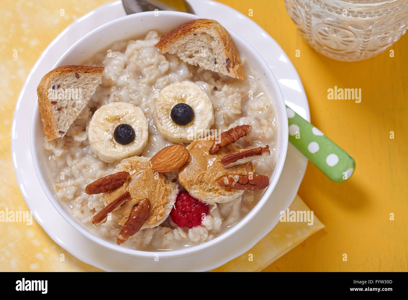 Divertente di farina di avena con faccia di gatto decorazione Foto Stock