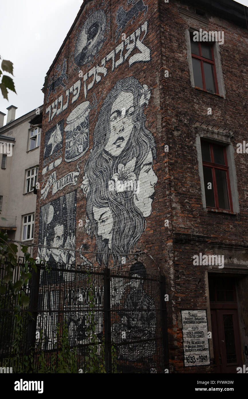 Graffiti, murale, Arte di strada in memoria della famiglia Bosak, Kazimierz, città di Cracovia, in Polonia, il vecchio quartiere ebraico, district Foto Stock