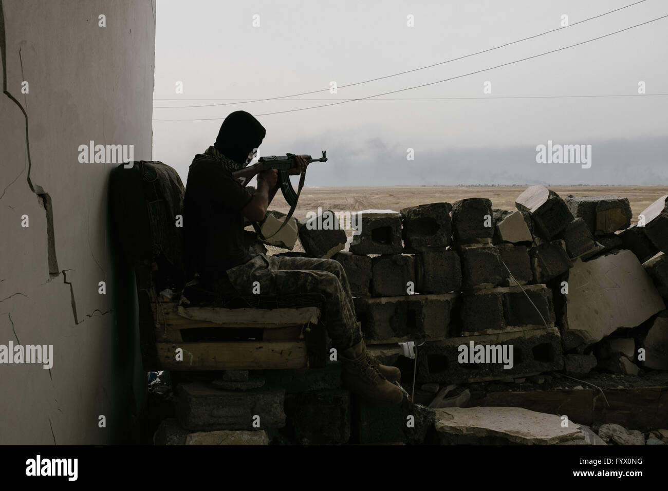 Mahana, Kurdistan. Xxvii Aprile, 2016. L esercito iracheno ha liberato il villaggio di Mahana nel Kurdistan iracheno - 27/04/2016 - Iraq / Kurdistan iracheno / Makhmour - l esercito iracheno ha liberato il villaggio di Mahana, vicino Makhmour, secondo un esercito ufficiale di mercoledì ha detto l esercito ha liberato il villaggio di Mahana da uno Stato islamico (SI), con l'aiuto della coalizione guidata dagli Usa aeroplani militari. Ci sono oltre 5 mila soldati iracheni di stanza in Makhmour, volti al lancio di procedure militari contro è. Credito: Alexandre Afonso/Alamy Live News Foto Stock