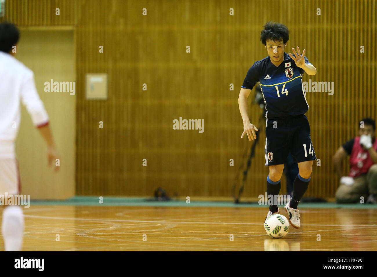 Aichi, Giappone. 22 apr, 2016. Ryosuke Nishitani (JPN) Futsal : Internazionale torneo amichevole match tra Giappone 7-0 al Vietnam dell ala Kariya Arena di Aichi in Giappone . © Kenzaburo Matsuoka/AFLO/Alamy Live News Foto Stock