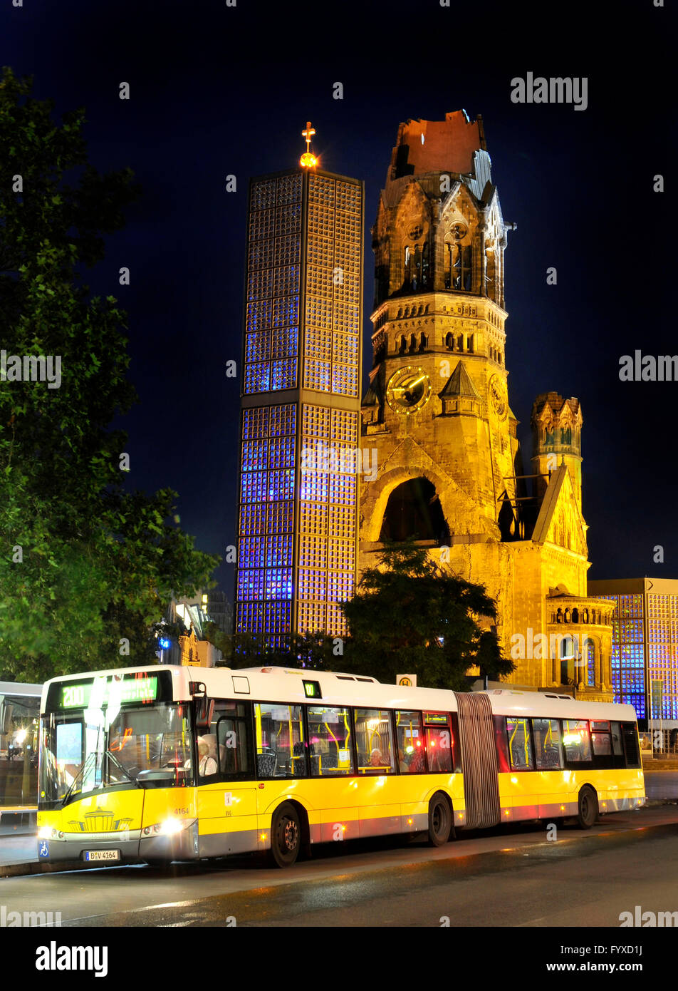 Kaiser Wilhelm Memorial Church, Breitscheidplatz, Charlottenburg di Berlino, Germania / Piazza Breitscheid, Kaiser-Wilhelm-Gedachtniskirche Kaiser-Wilhelm-Gedächtniskirche Foto Stock