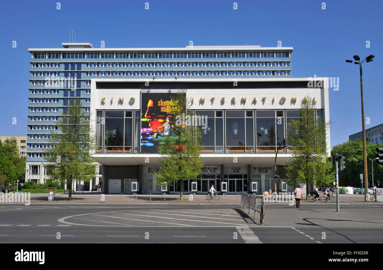 Cinema internazionali, Frankfurter Allee, Friedrichshain di Berlino, Germania / Kino International Foto Stock