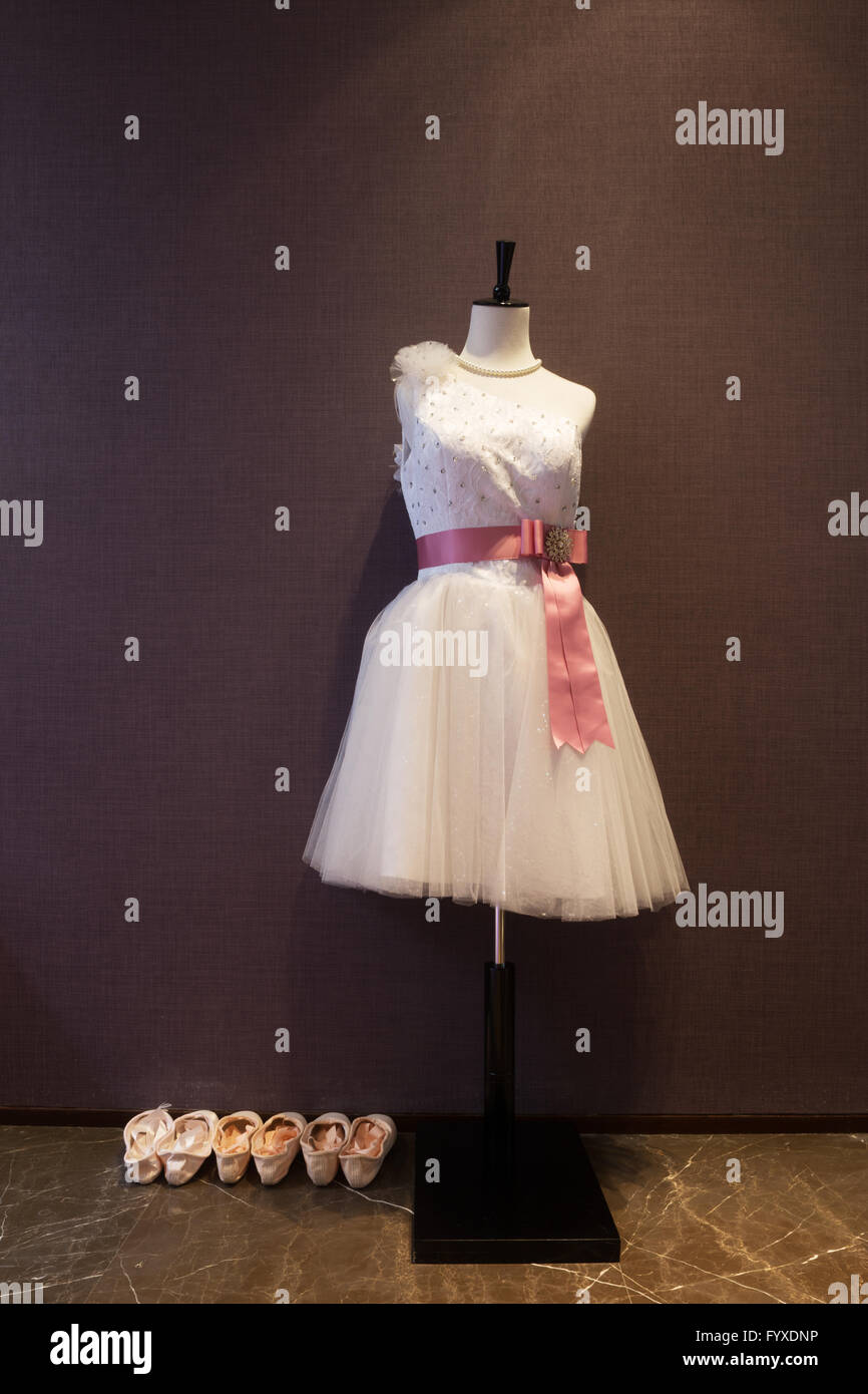 Vestiti nella moderna palestra Foto Stock