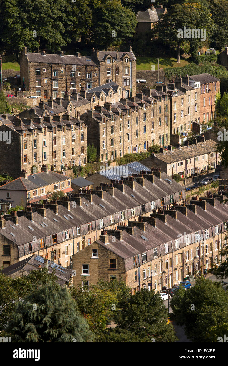 Regno Unito, Inghilterra, Yorkshire, Calderdale, Hebden Bridge di cinque piani, battenti freehold 'upstairs downstairs' case Foto Stock