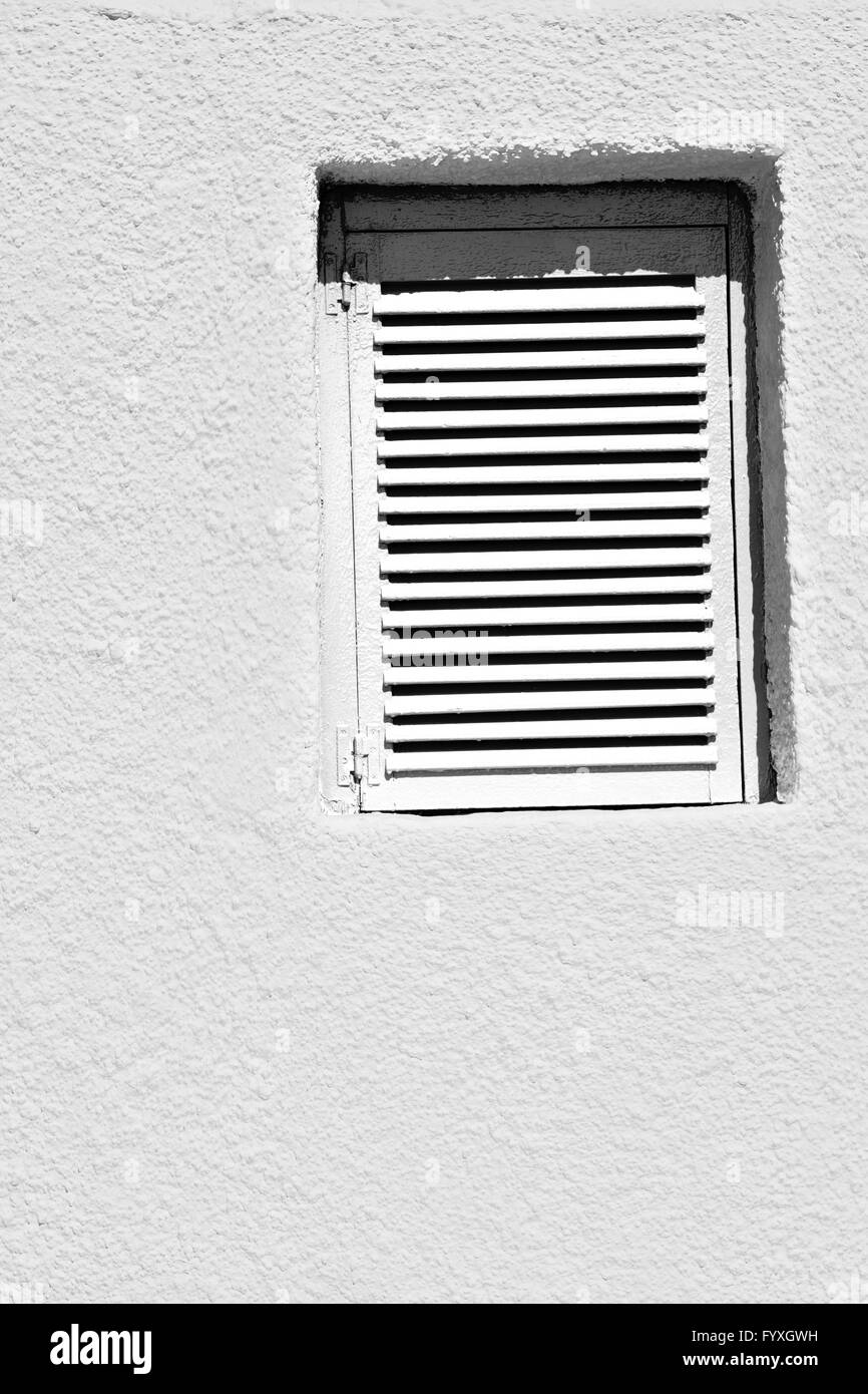 In santorini europa Grecia antica architettura e il blu veneziana parete gialla Foto Stock