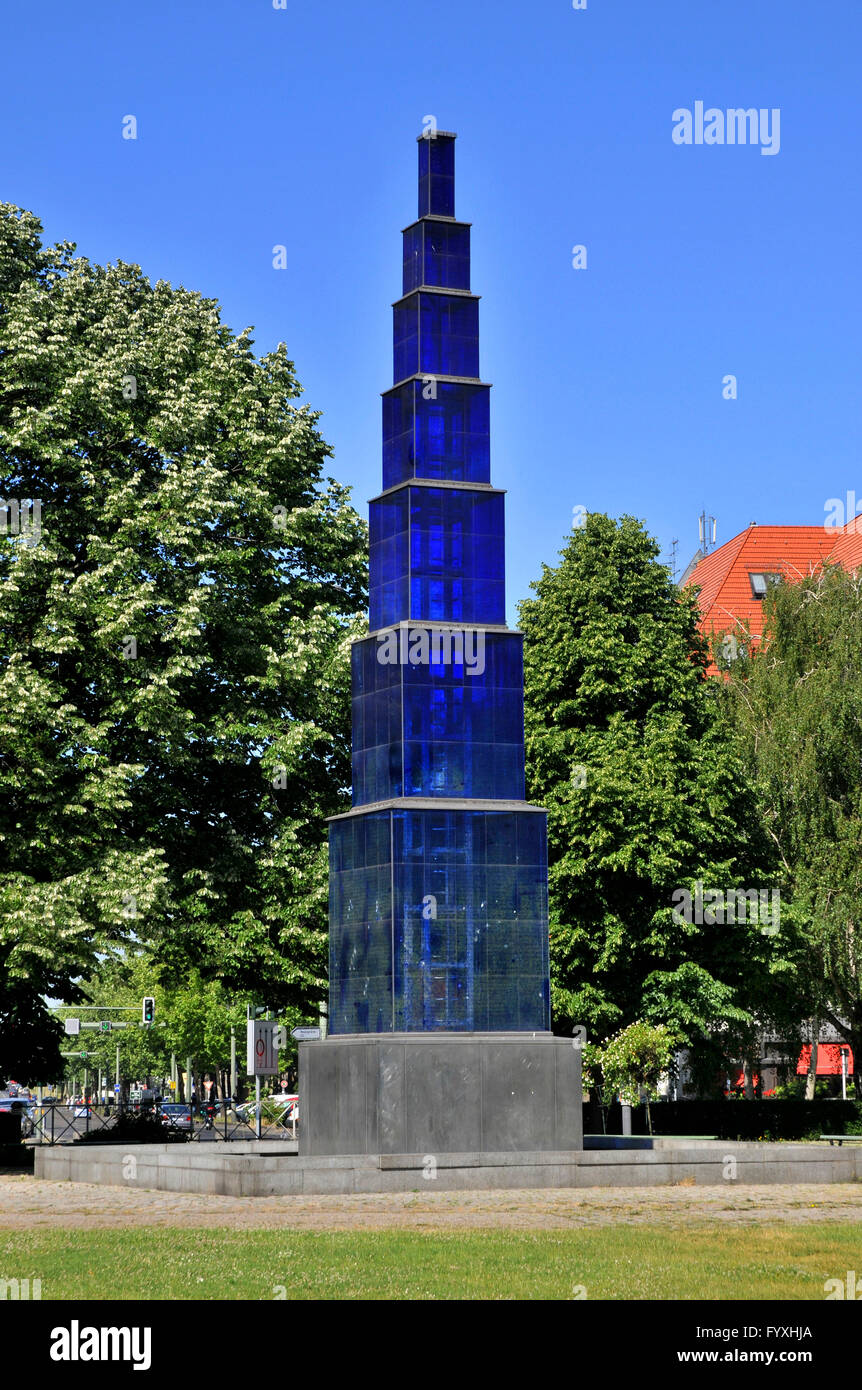 Blue obelisco, fontana, da Hella Santarossa, Theodor-Heuss-Platz, Charlottenburg, Charlottenburg-Wilmersdorf, Berlino, Germania / Theodor Heuss Square Foto Stock