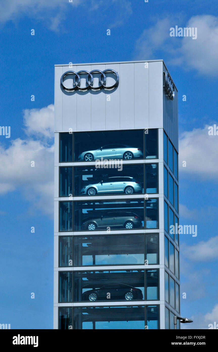 Torre di auto, Autotower Audi, Rudower Chaussee 47, Adlershof Berlino, Germania Foto Stock