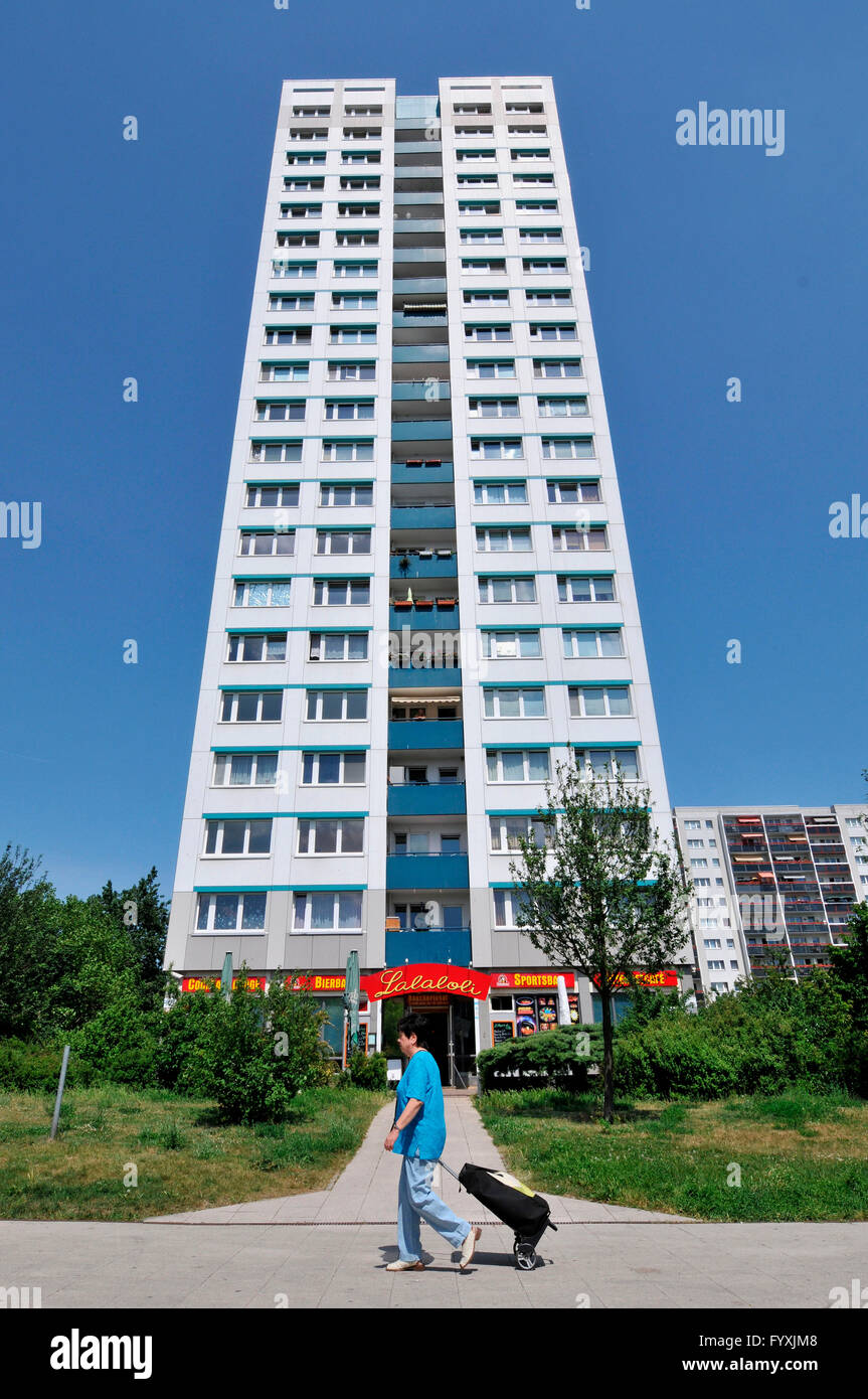 Blocco a torre, Allee der Kosmonauten, Marzahn di Berlino, Germania Foto Stock