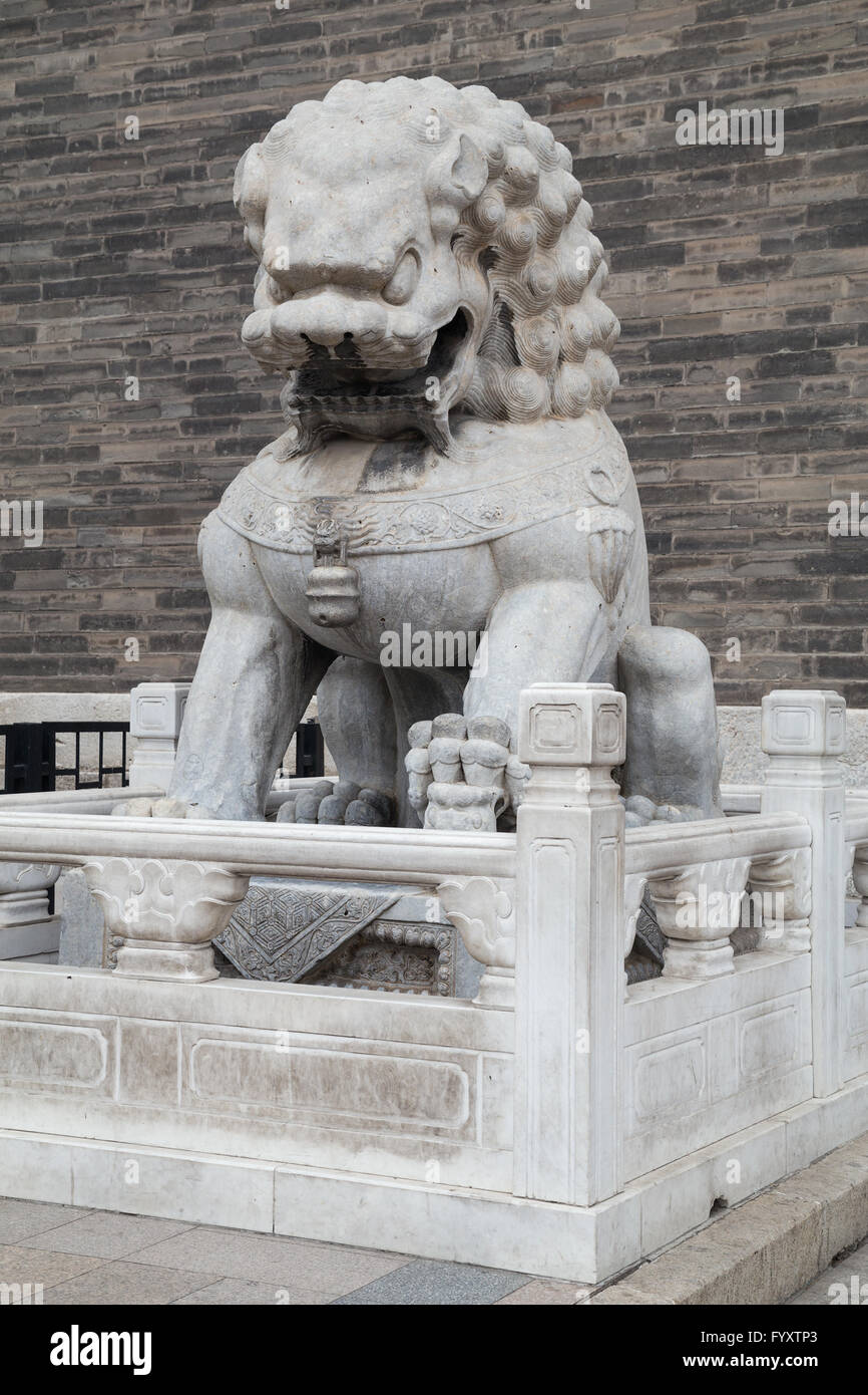 Sculture di animali asiatici a Piazza Tiananmen, Pechino, Cina Foto Stock