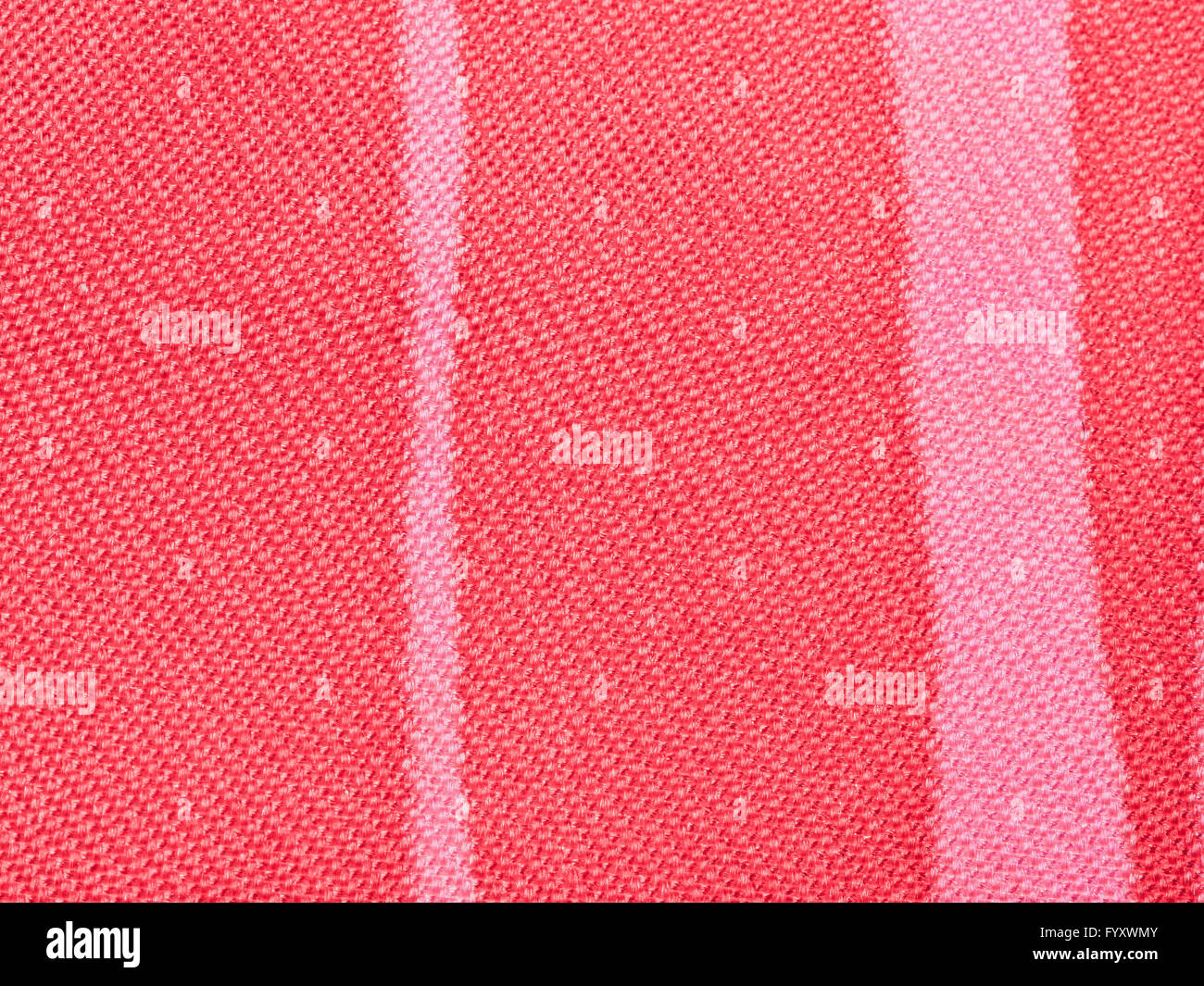 Tessili - sfondo rosso e rosa tessuto di seta con Serge saia modello di thread close up Foto Stock