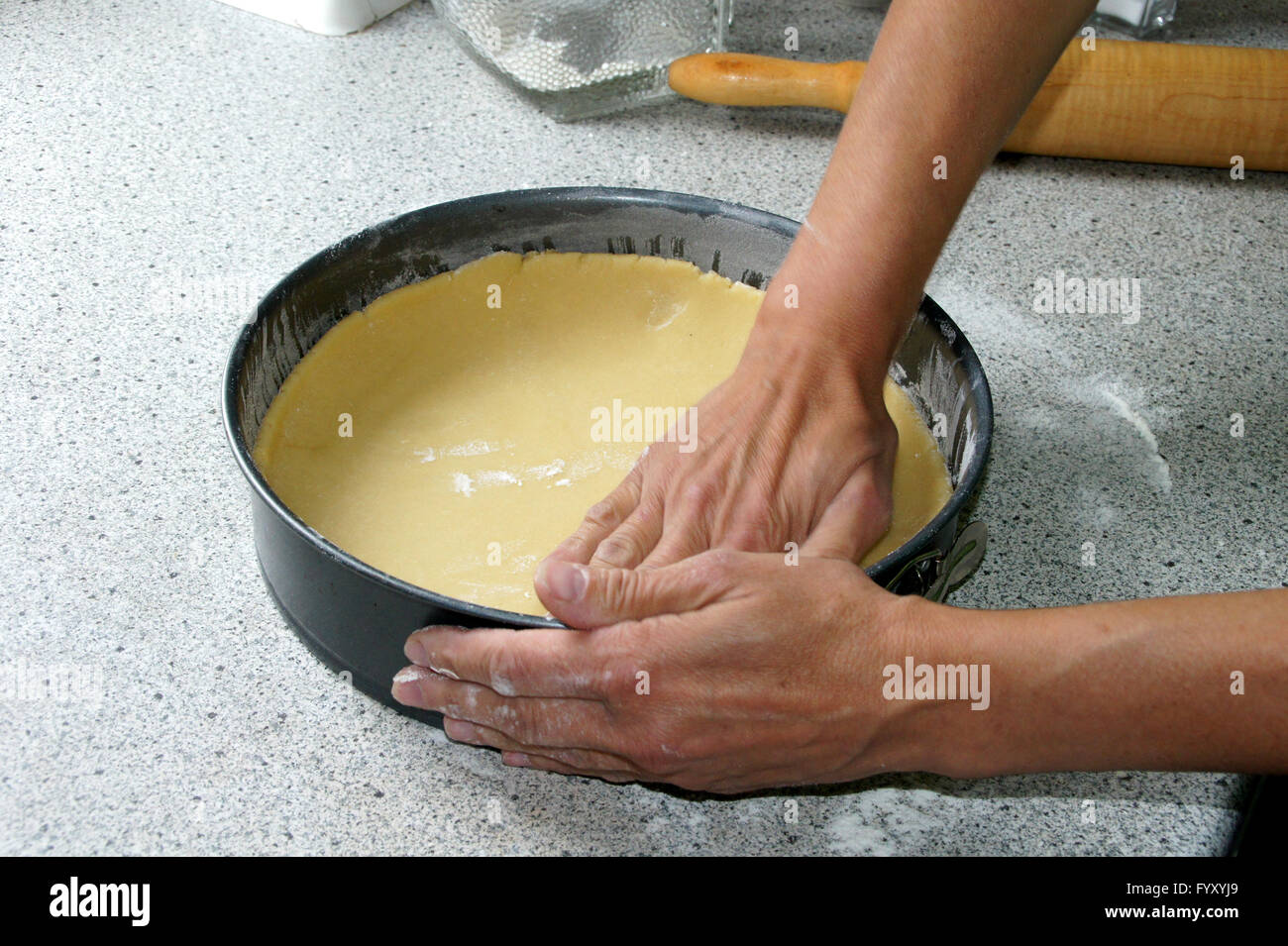 Cottura torta di pere Foto Stock