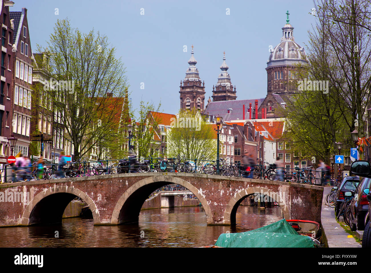 Amsterdam old town canal, barche. Foto Stock