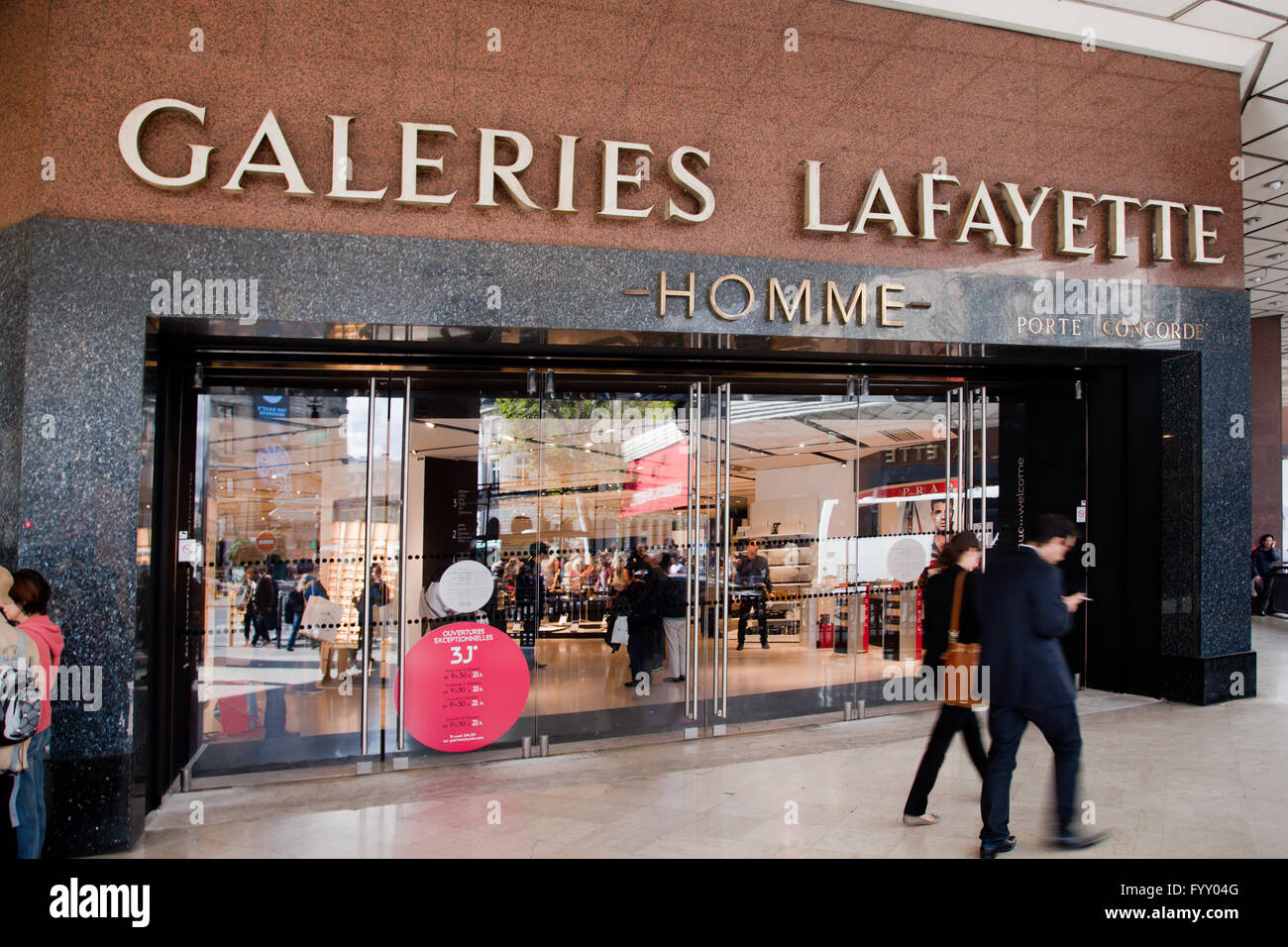 Ingresso a Lafayette shopping centre, Parigi Foto Stock