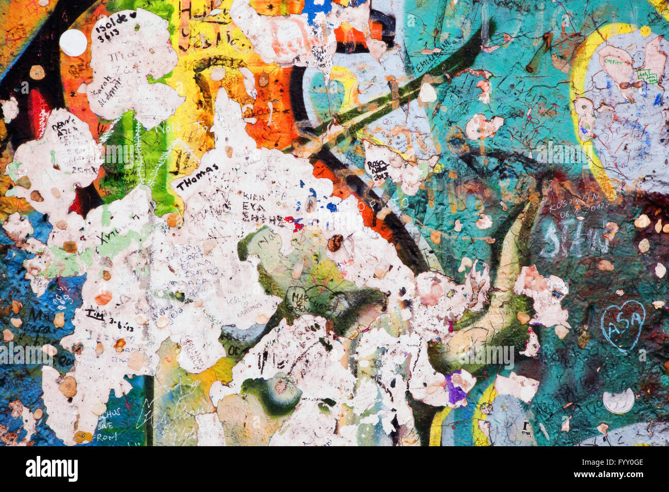 Parte del muro di Berlino con graffiti Foto Stock