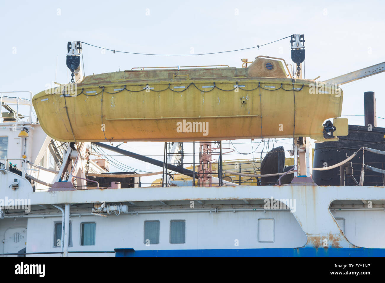 Nave di salvataggio in mare Foto Stock