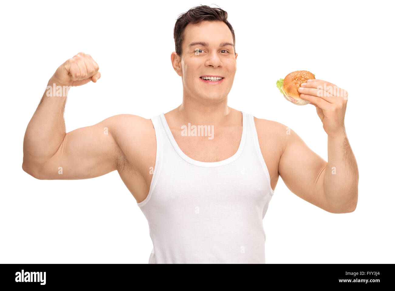 Giovane uomo flettendo il suo bicipite e tenendo un sandwich in altro canto isolato su sfondo bianco Foto Stock
