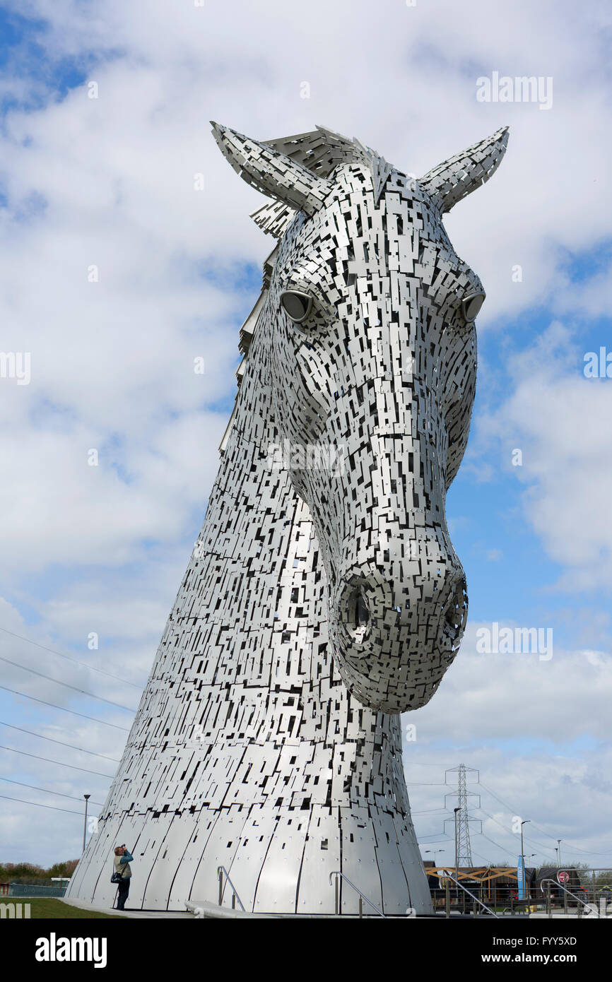 Il Kelpies sono trenta metri di alta horse-testa sculture, accanto a una nuova estensione del canale di Forth e Clyde, in Helix. Foto Stock