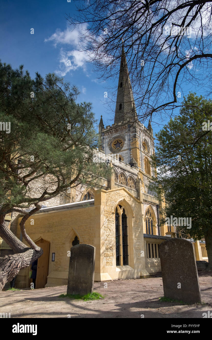 Chiesa della Santa Trinità e il fiume Avon, Stratford-upon-Avon, Warwickshire, Inghilterra, Regno Unito Foto Stock