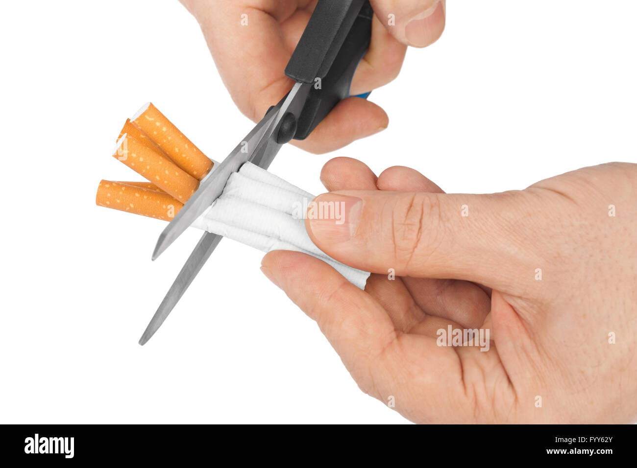 Mano con forbici e sigarette Foto Stock