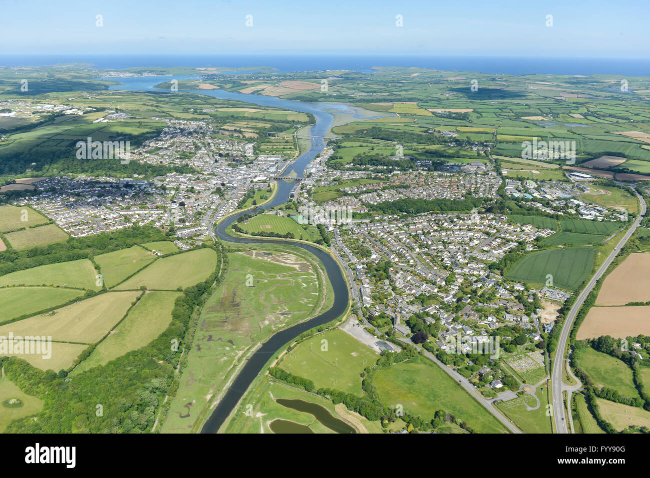 Una veduta aerea della Cornovaglia città di St Albans e il fiume Camel Foto Stock