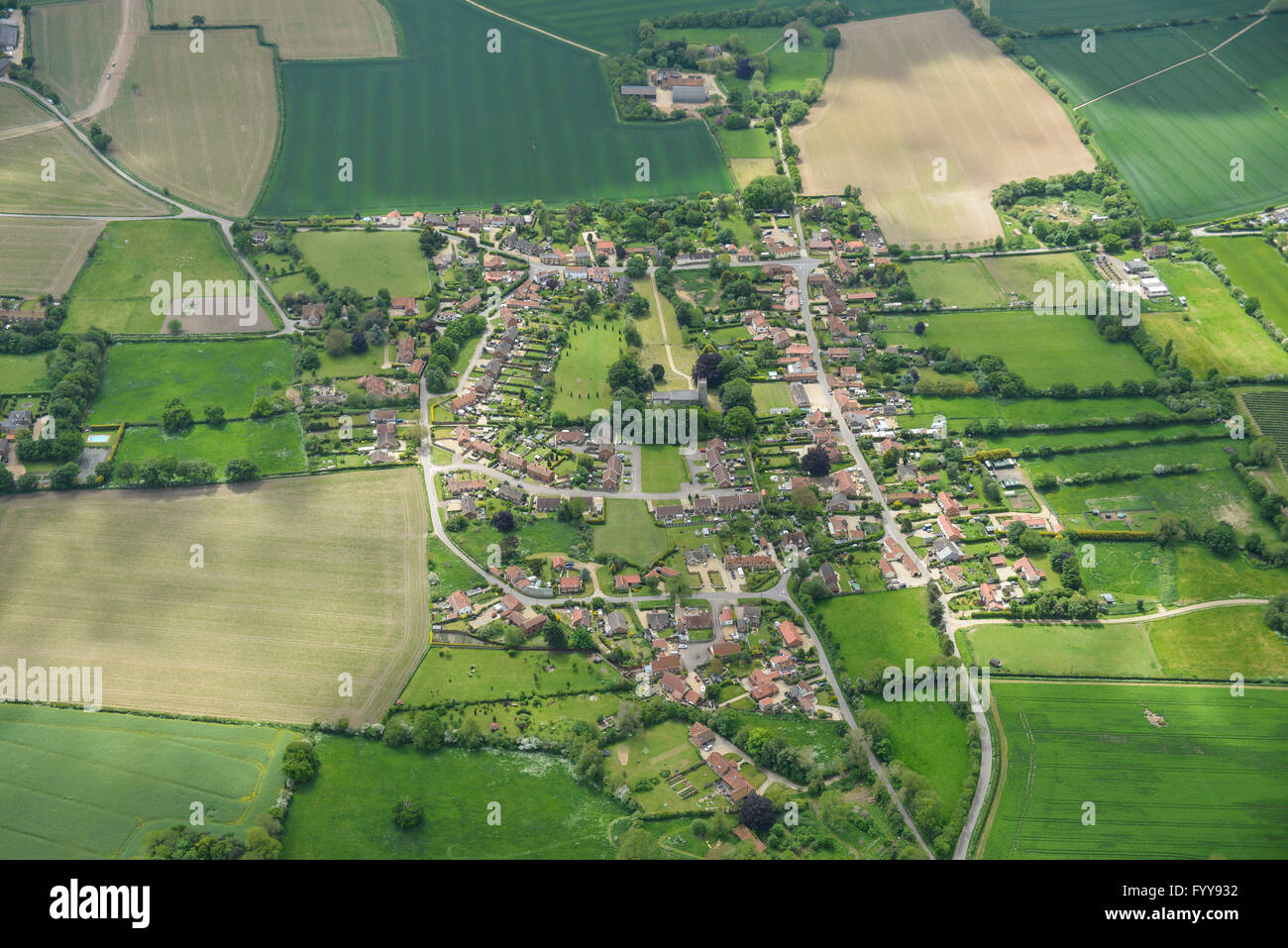 Una veduta aerea del villaggio di Whissonsett e la circostante campagna di Norfolk Foto Stock