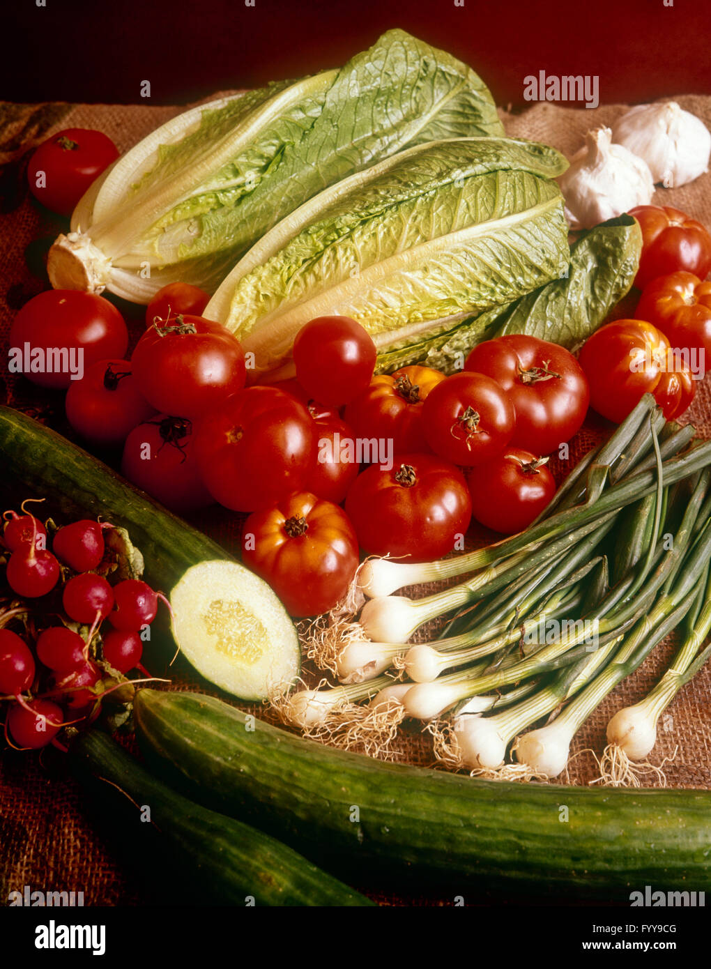 Verdure colorate insieme, in interni. Foto Stock