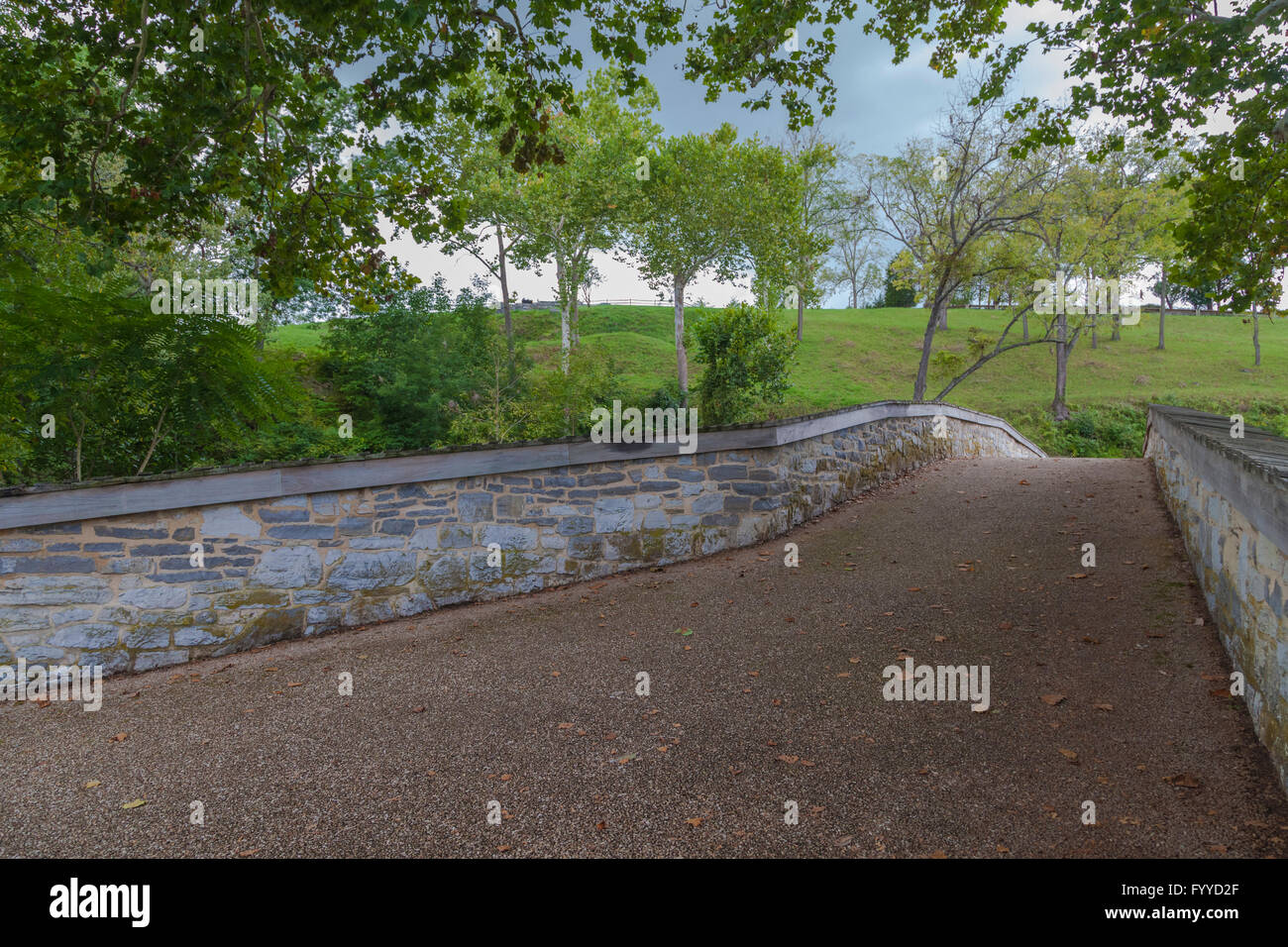 Il vecchio ponte di Burnside attraverso la antietam creek, sito di sanguinosi battes durante la guerra civile degli Stati Uniti. Foto Stock