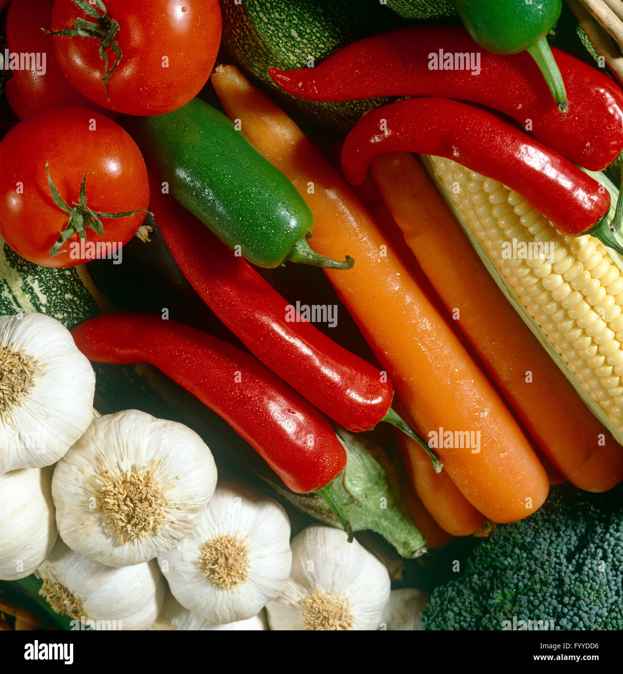 Un disporre di verdure colorate, all'interno. Foto Stock